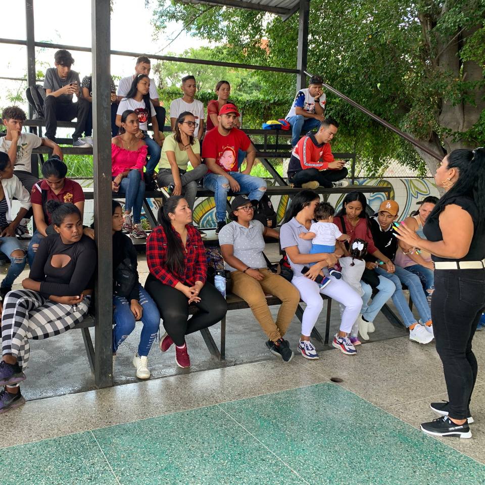 Garantizando la mayor suma de felicidad posible para nuestros Jóvenes, gracias a las políticas  de nuestro Presidente <a href="/NicolasMaduro/">Nicolás Maduro</a> y a nuestra Gobernadora <a href="/Soykarinacarpio/">Karina Carpio</a>,  se desarrolló con total éxito esta jornada de atención social a la Juventud Aragueña.