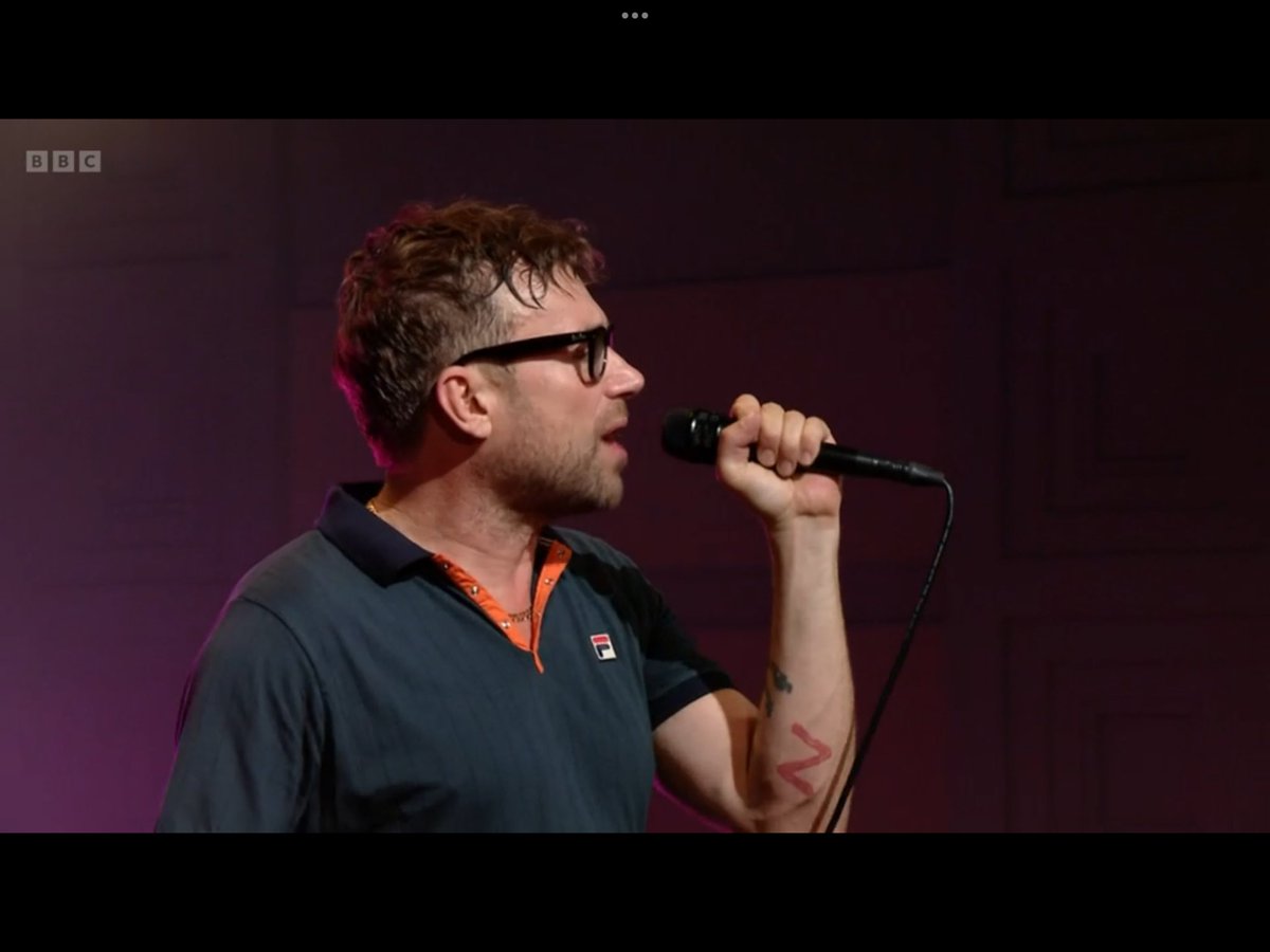 AndrewJazzie's tweet photo. Damon Albarn is a magnificent front man.
#blur #radio2inconcert #BlurAtTheBBC #damonalbarn https://t.co/c6kiBscqOw