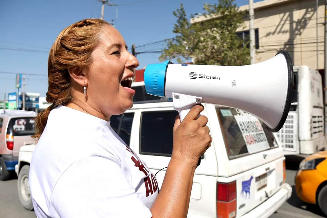 JBDiputado's tweet photo. Amigos les comparto imágenes de volanteo que realizamos el día de hoy en la región laguna del estado, la gente nos muestra su apoyo y estamos más convencidos que el licenciado #AdanAugustoLopez es quién encabezará los comités de la defensa de la 4T. https://t.co/D3UX6WXiHI