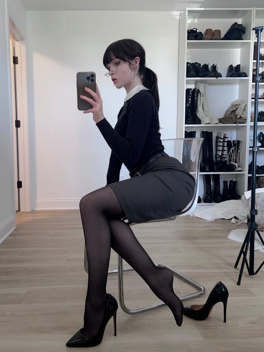 norafawn's tweet photo. after hours https://t.co/e5tlL8iL4t
