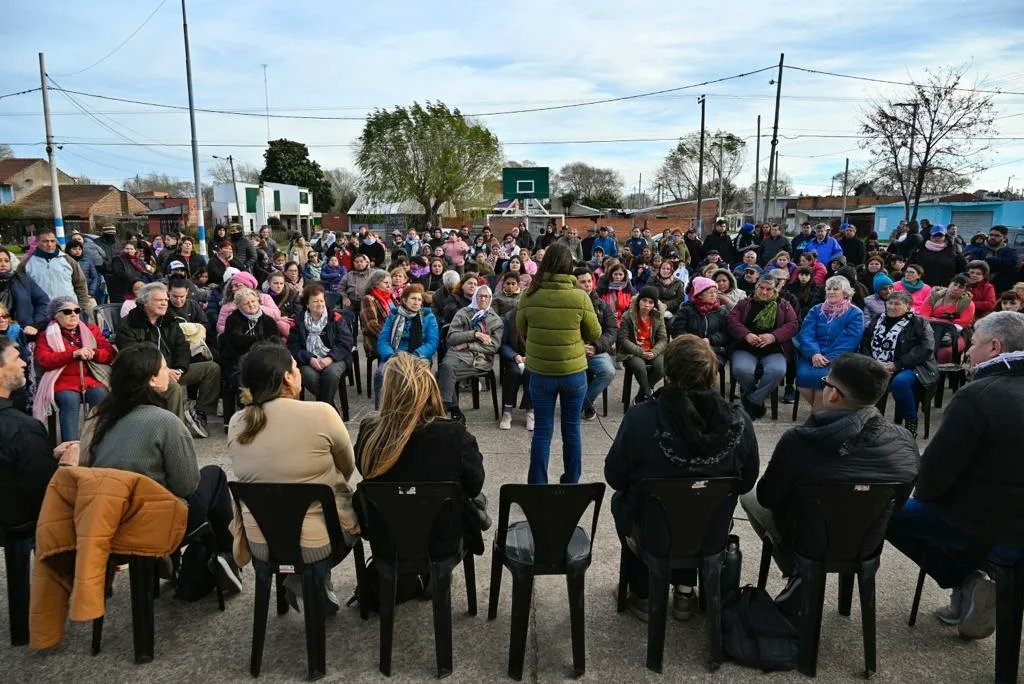 FerRaverta's tweet photo. Agradecemos a cada vecino del barrio Las Heras que nos recibió y que se acercó a aportar su mirada en la planificación del municipio que queremos. 

#EsTiempoDeSumar
#EncuentroMarplatense https://t.co/AuHb4Fyu08
