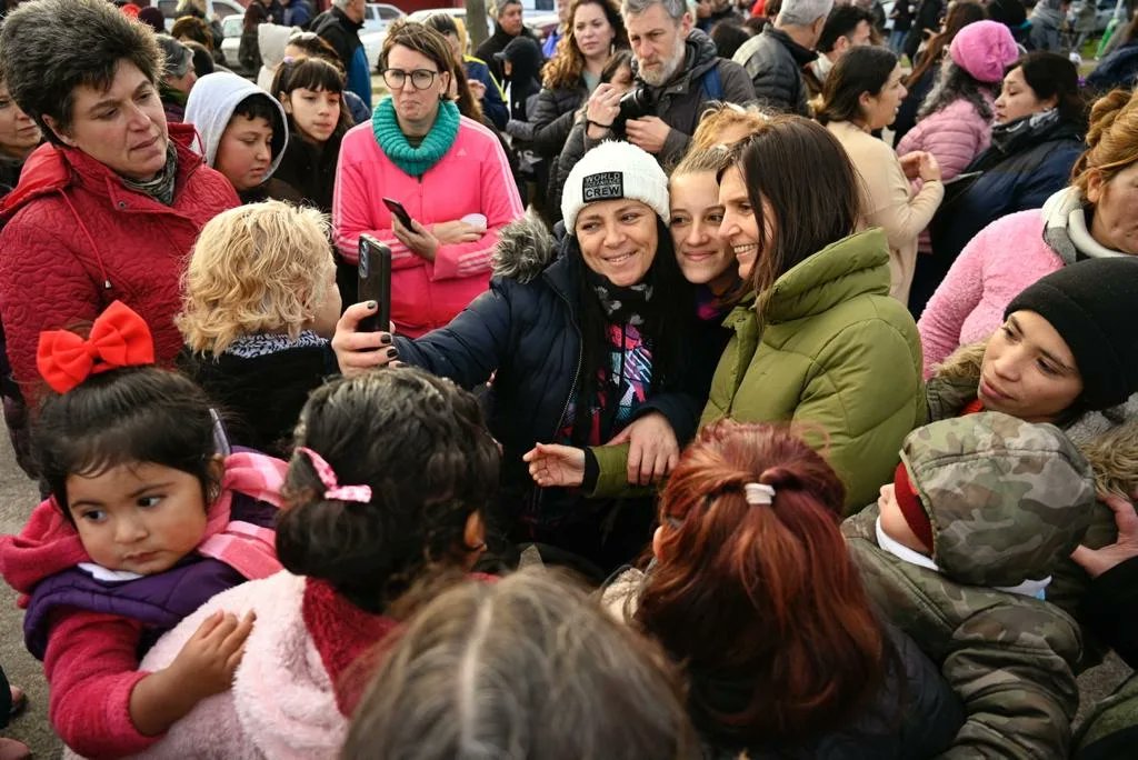 FerRaverta's tweet photo. Agradecemos a cada vecino del barrio Las Heras que nos recibió y que se acercó a aportar su mirada en la planificación del municipio que queremos. 

#EsTiempoDeSumar
#EncuentroMarplatense https://t.co/AuHb4Fyu08