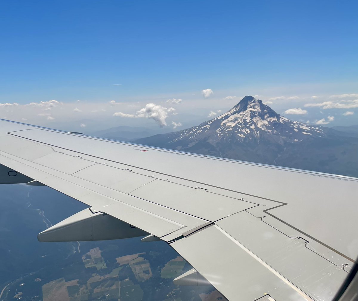HandyDylan's tweet photo. Flying back into PDX with @AlaskaAir.
Always a pleasure! 👌 https://t.co/5qFW1DlgLQ