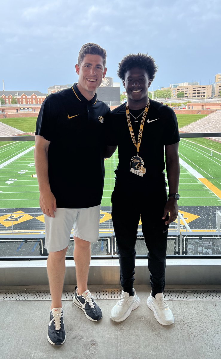 Had a very very fun day at <a href="/MizzouFootball/">Mizzou Football</a> today. I gotta chance to sit down and talk ball with the OC/QB Coach <a href="/KirbMoore/">Kirby Moore</a>  and chopped it up with <a href="/CoachDrinkwitz/">Eliah Drinkwitz</a>. <a href="/RitterPrep/">Cardinal Ritter College Prep Football</a> @Rivals_Clint <a href="/AllenTrieu/">Allen Trieu</a> @On3sports <a href="/BrennanSpain/">Coach Spain</a> <a href="/SportsBoyDs/">Rob Sam Boyd</a> #MIZ 🐯