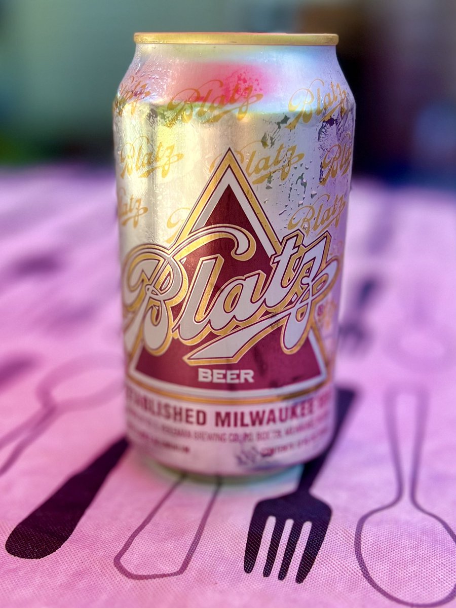 RoeRoe2023's tweet photo. When you’re in #Milwaukee you drink #Blatz https://t.co/QMdAvNIP5z