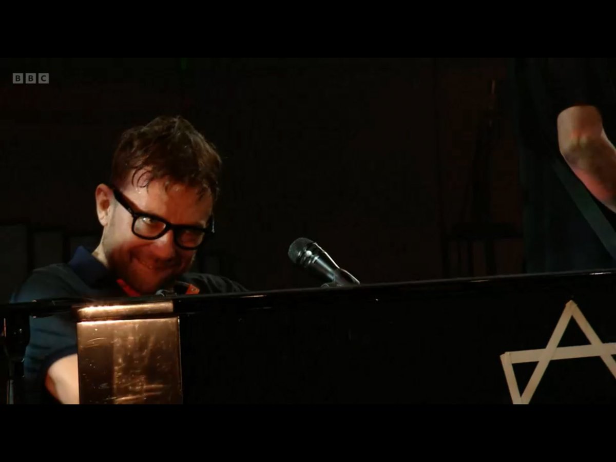 AndrewJazzie's tweet photo. Let’s not beat around the bush….
That Blur Radio 2 in Concert was FANTASTIC.
#blur #radio2inconcert #BlurAtTheBBC #damanalbarn https://t.co/rGEQWxkFKS