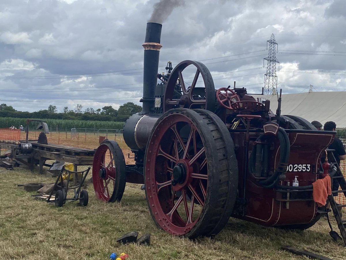 robin_atter's tweet photo. A 10 mile race starting and ending at @HeckingtonShow today. Amazing day. Really one of those happy days. #heckingtonshow #lincolnshire #ukrunchat #HappyWeekend https://t.co/7ua9s5QJp1