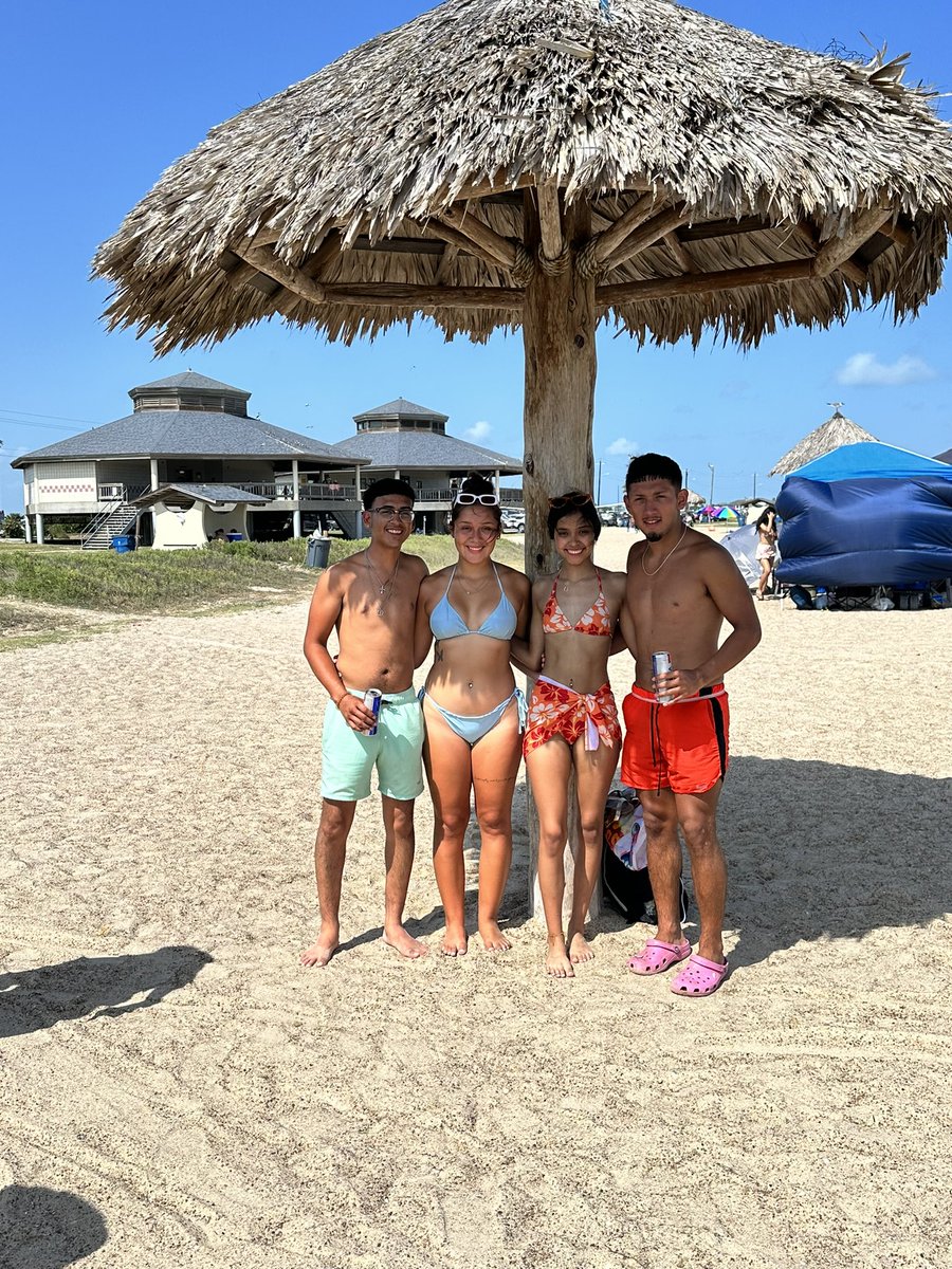 jjjanelleee's tweet photo. With my favs ♥️ @ashllyy014  @KobyBosquez @sebass1e https://t.co/2PDdi3PE7e