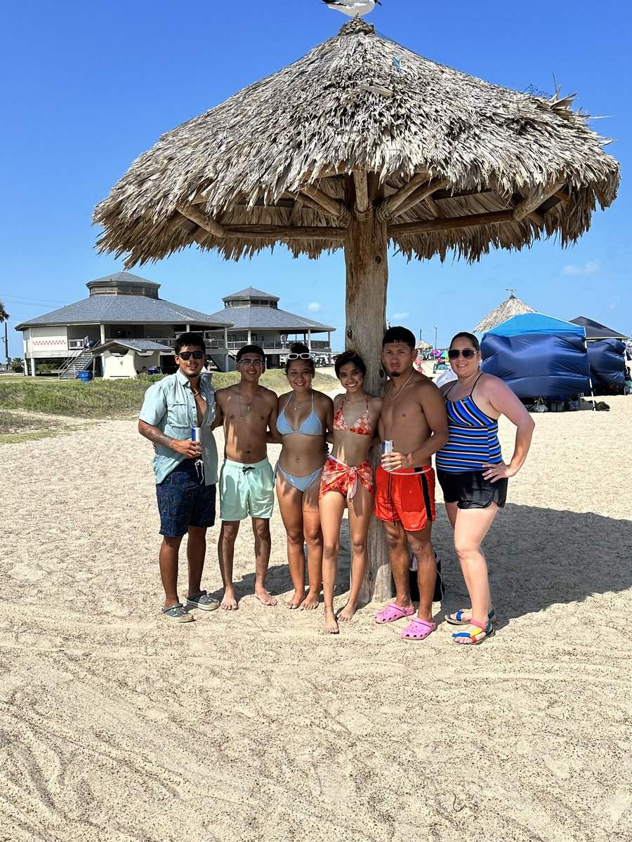 jjjanelleee's tweet photo. With my favs ♥️ @ashllyy014  @KobyBosquez @sebass1e https://t.co/2PDdi3PE7e