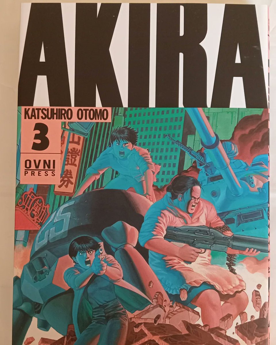 Hermosa edicion de Akira por @Ovnipressedit , por fin completa!! #AKIRA #manga #ovnipress