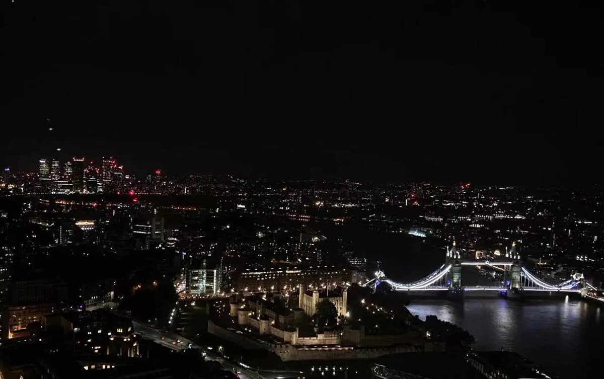 AlvianF5's tweet photo. Turn off the screens, tune in to your senses, and view the night city that never sleeps. https://t.co/FOn7ApkfaN