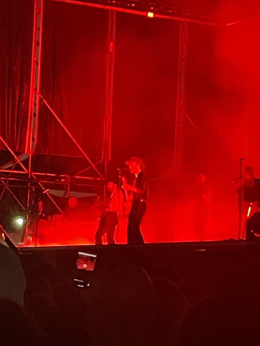maldonado_elo_'s tweet photo. Una guerra mundial mordiéndose el labio de @Leiva_Oficial en el #bellafest 
@nosvemosen1fila https://t.co/ADcPMRjRla