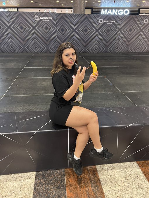 Pot sa iti iau banana in mana? https://t.co/gadSO5ALsf