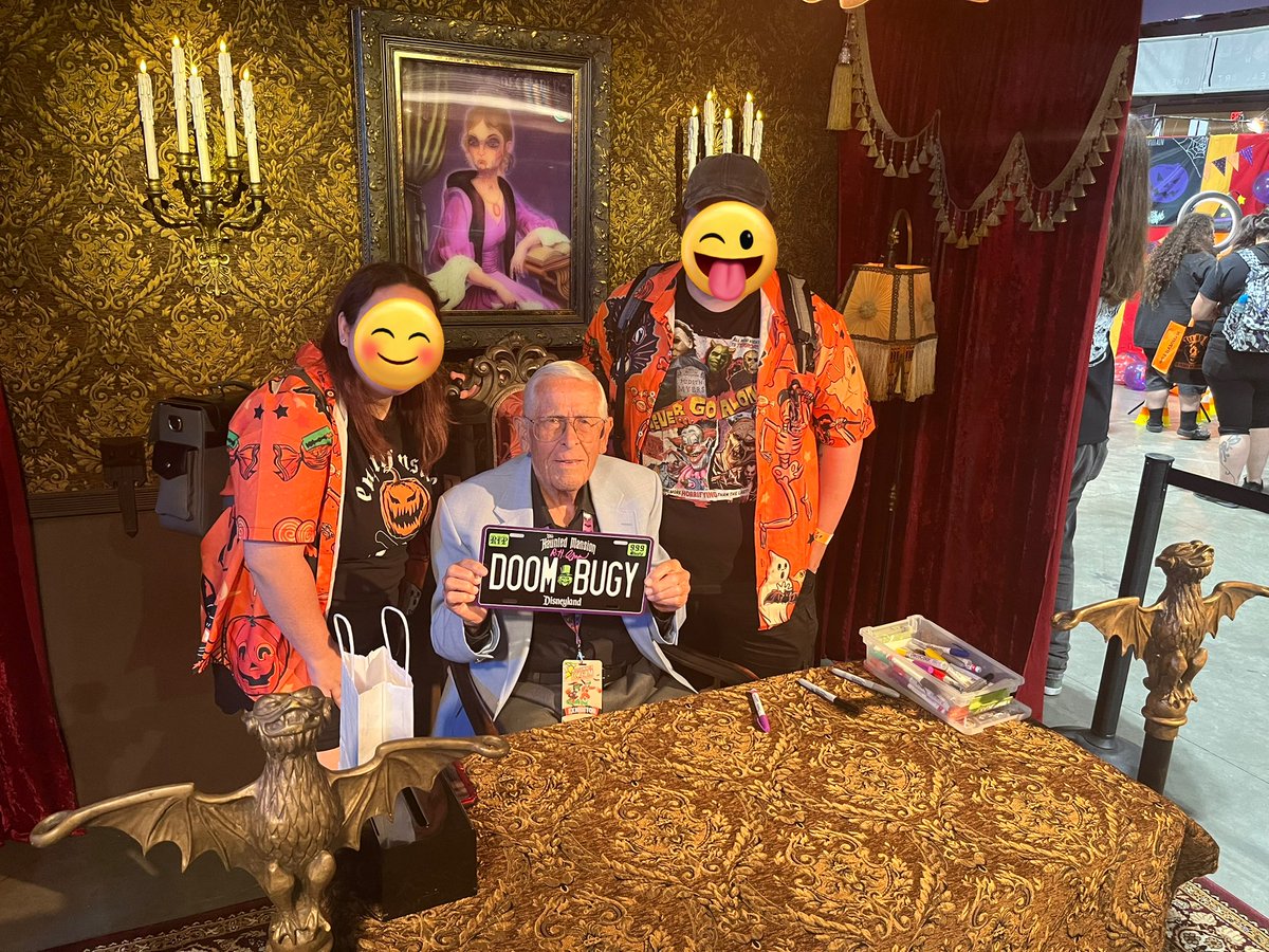 lovinglypromise's tweet photo. #MidsummerScream was fantastic this year! We got to meet Bob Gurr and got a signed License Plate ๐ even got to meet Justin from #Randomland! What a ghoultastic time ๐โจ https://t.co/teCcAgErst