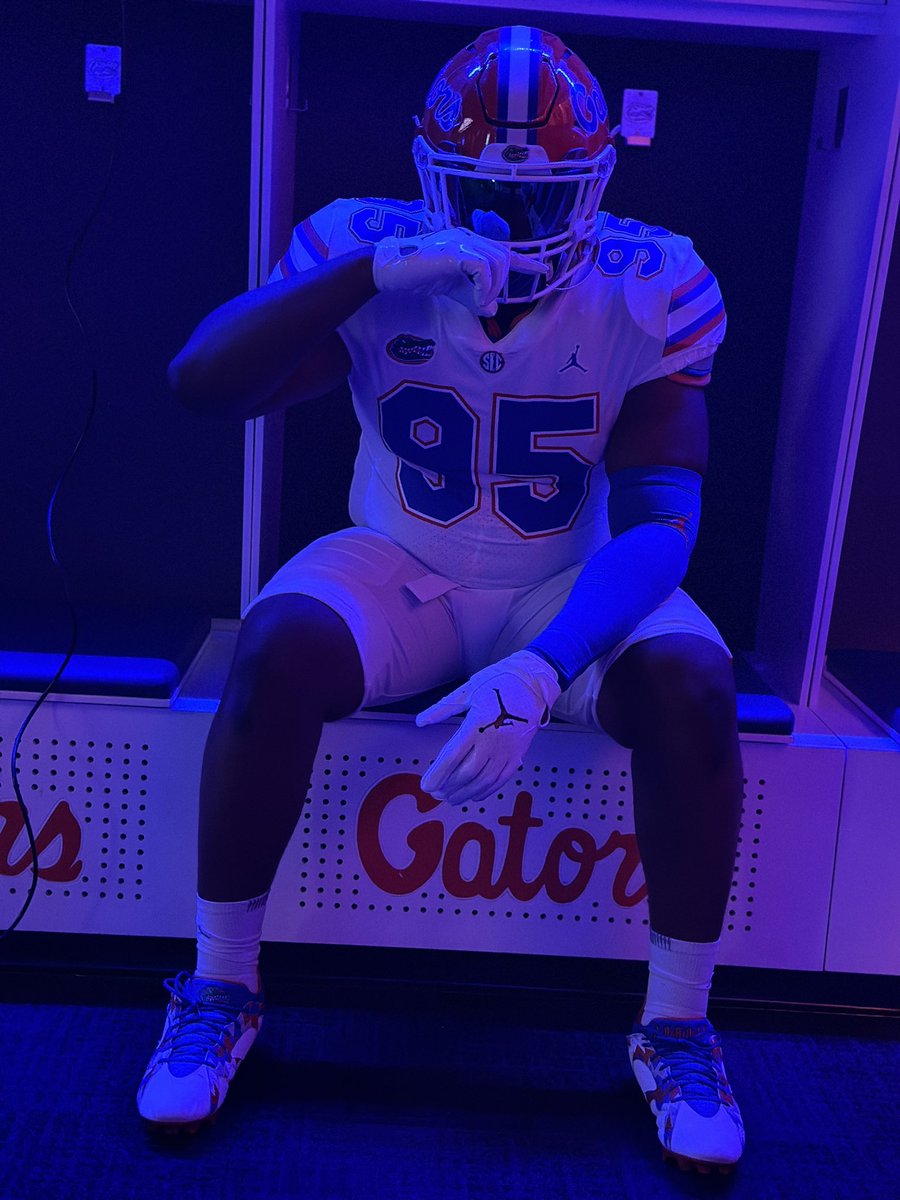 Extremely blessed to receive an 🅾️ffer from The University of Florida‼️ #Agtg✝️ @tjkelly17 @CoachLanier34 @On3sports @247recruiting @_CoachJames