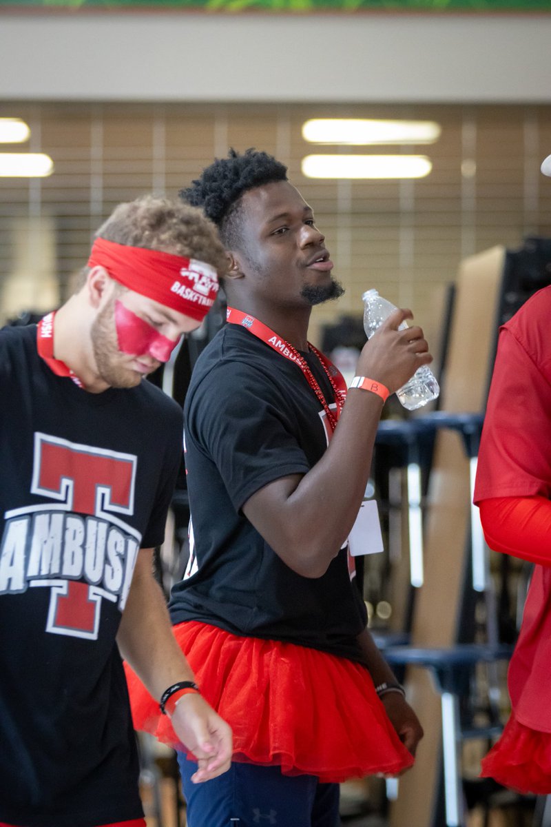 THS_Ambush's tweet photo. Let the fun begin…
#THSAmbush #TigerPride365
📸@TexasGameDay https://t.co/FA5R8qpolW