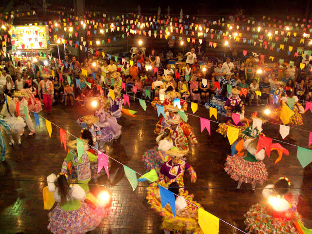 AnaLusaD1's tweet photo. Hii Locknation! One of my favorite things about the Brazilian culture is a celebration called "Festa Junina" (or June's Party)
It started as a Catholic celebration, but nowadays it's more about the typical games and dishes than the religion https://t.co/ZcvvDCH74G
