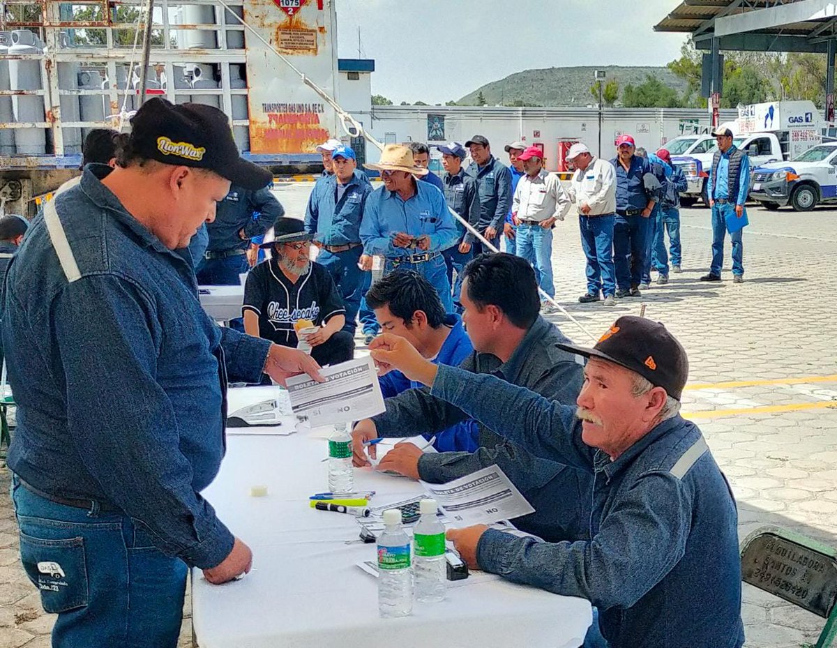soylizmedranooo's tweet photo. 📝🌐#Entérate👇🏻
TRABAJADORAS Y TRABAJADORES DE GAS UNO, LEGITIMARON SU CONTRATO COLECTIVO DE TRABAJO @CTMPuebla 👥
Trabajadores de #GasUNO legitimaron durante esta semana su Contrato Colectivo de Trabajo, con más de 400 votos, emitidos en forma personal, libre, directa y secreta. https://t.co/wxp6CA79XV