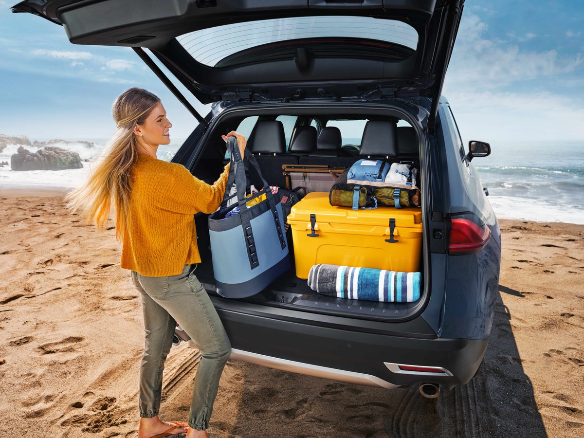 More than just a ride, the 2024 Toyota Grand Highlander is a statement of style, comfort, and technology. Make every journey unforgettable. #GoTheDistance with us! 🛣️🌅 #ToyotaGrandHighlander #ExperienceLuxury