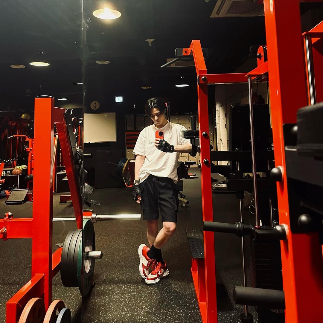 NCT_daily_'s tweet photo. |IG • 29.07.23| Atualização do #KUN no Feed de sua conta pessoal no Instagram [1/2].

“Hoje~”

https://t.co/XYuacONwHo

#NCT #WayV @WayV_official https://t.co/zjPlaE07Q5