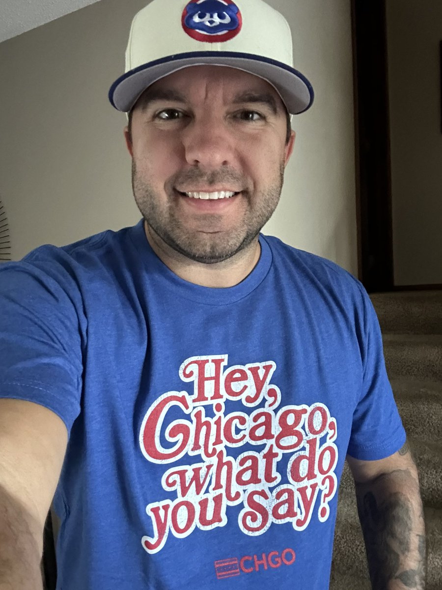 MikeDubsRadio's tweet image. Look what just arrived in time for tonight! Dope @CHGO_Cubs shirt! #VibeWithUs
