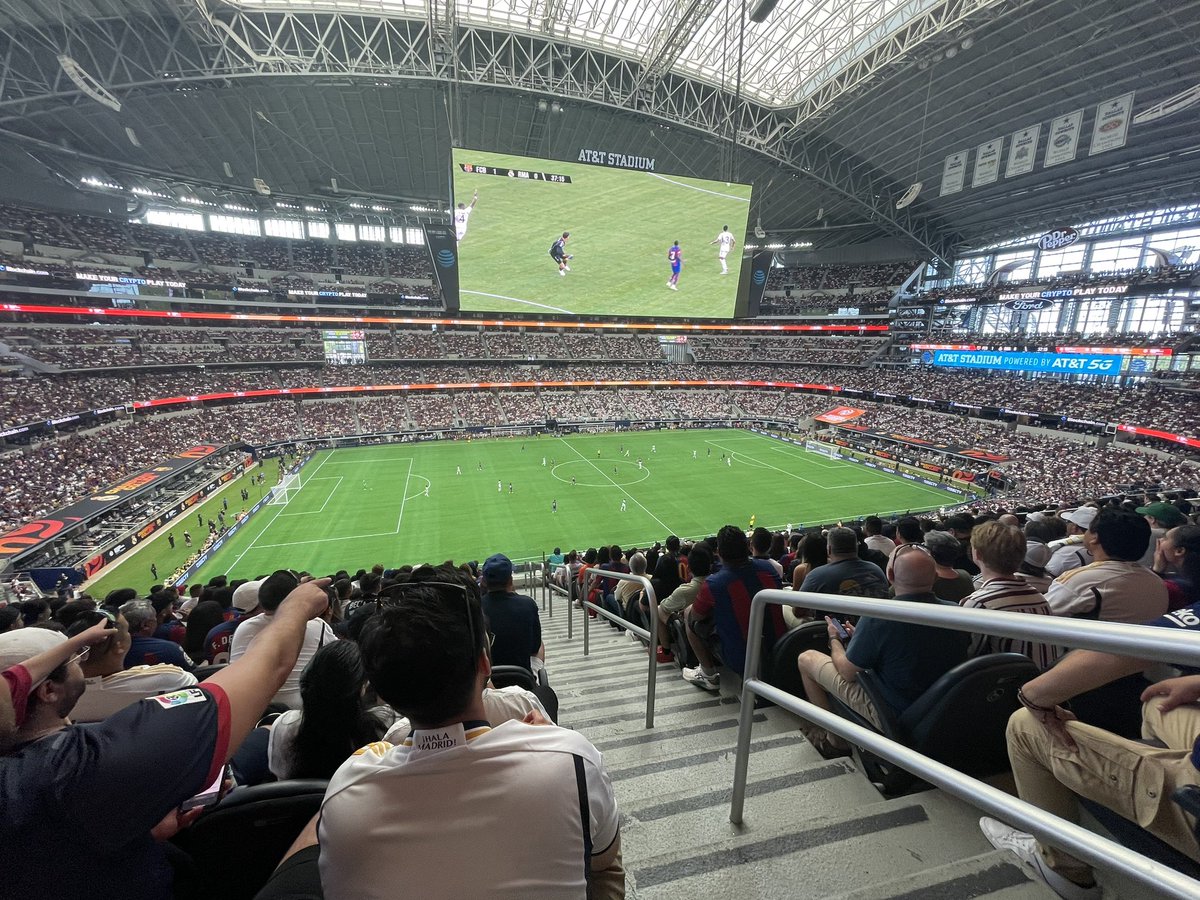 carloshofmann's tweet photo. #ElClasico #Barcelona #attstadium #Dallas @FCBarcelona 
No tengo playera el Baeza pero apoyando :) https://t.co/U3q9rCg44b