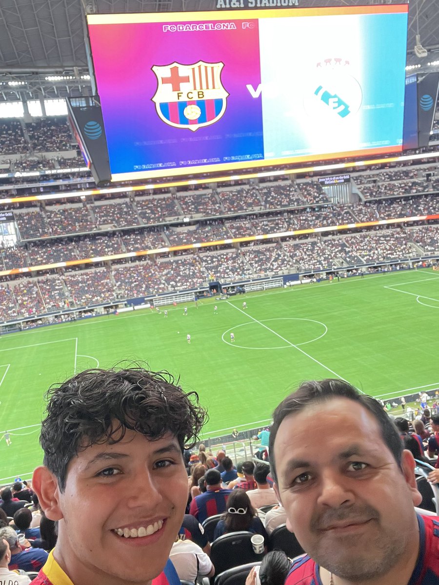 carloshofmann's tweet photo. #ElClasico #Barcelona #attstadium #Dallas @FCBarcelona 
No tengo playera el Baeza pero apoyando :) https://t.co/U3q9rCg44b