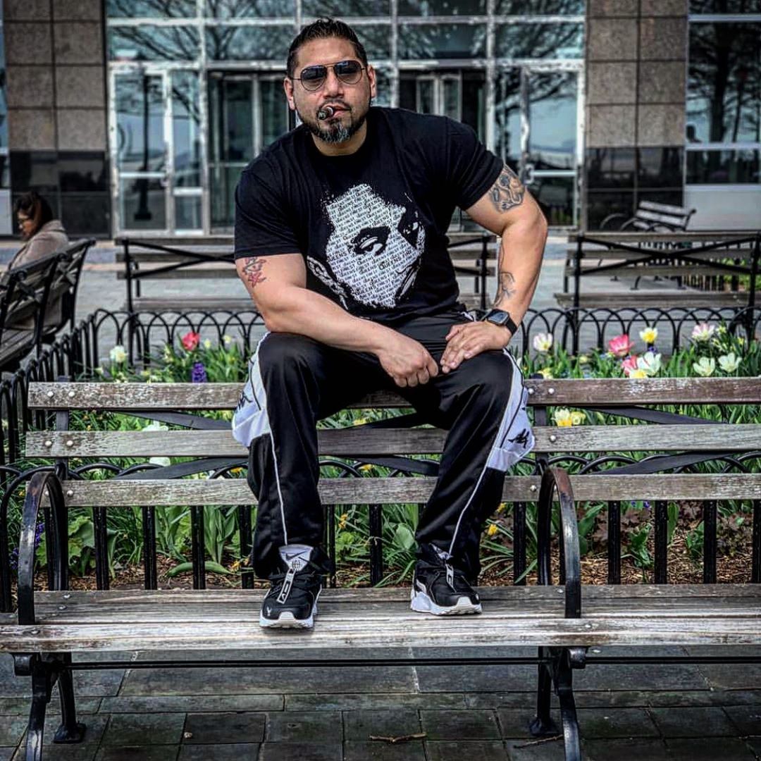 mafiamuscle4me's tweet photo. Love outdoor meet-n-greets with alpha cigar smoking studs! #cigaralpha #cigarworship #cigarhypnosis https://t.co/YP61RFDFFh