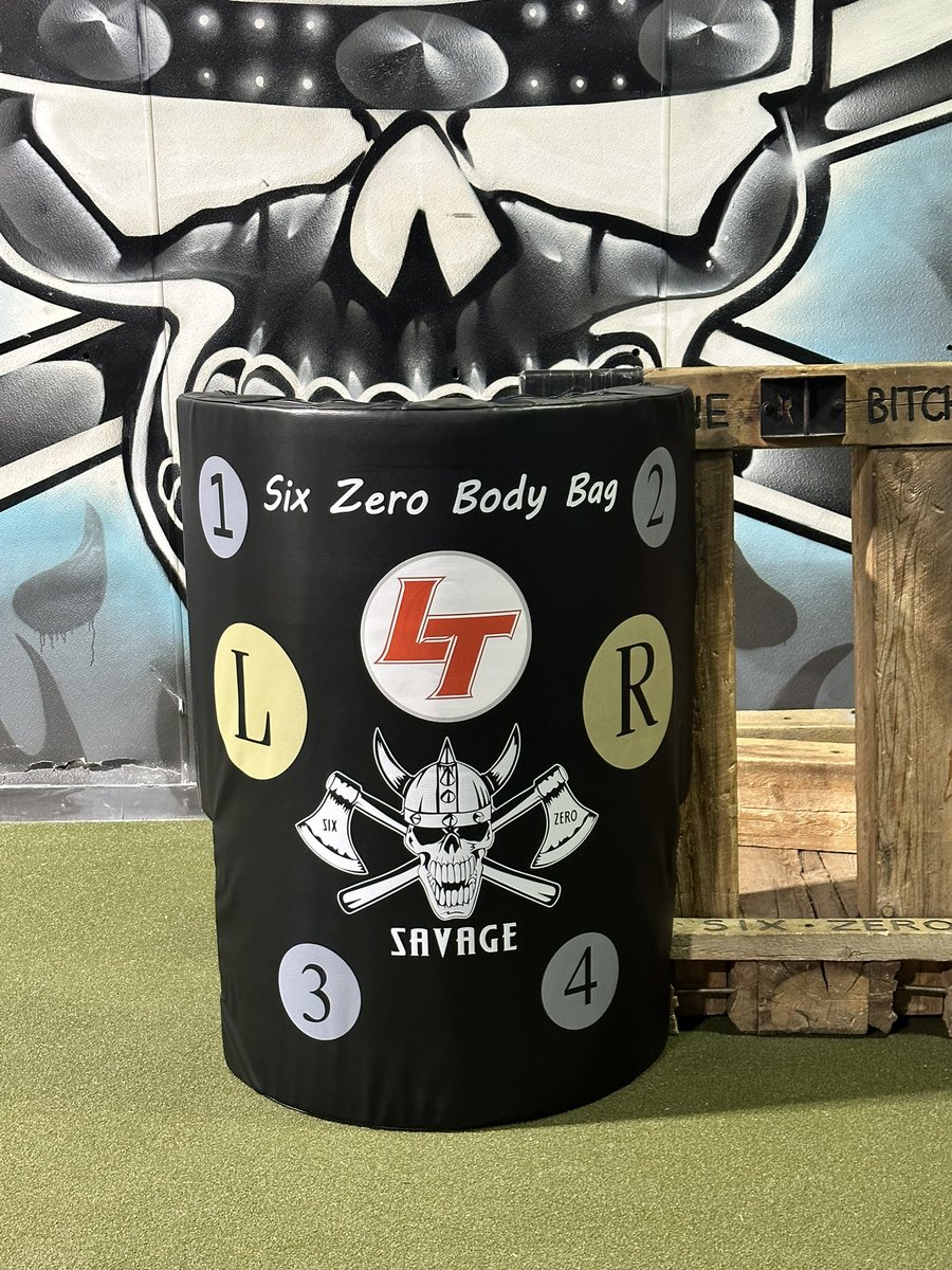 sixzeroequip's tweet photo. Thank you to @legendtitansfootball, the Six Zero Body Bag is headed to Parker to help the Titans in the trenches. @SixZeroAcademy @Ricorick76 https://t.co/iJPtUGCo19
