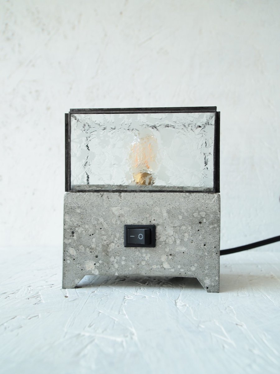 fronowhere's tweet photo. 【triangle LAMP】お買い上げ頂きました、有難う御座います。

ラスト1点となった���square LAMP】。
こちらをwebshopに掲載致しました。
イベントにお越し頂けなかった方、どうぞこの機会に。
https://t.co/NtWTtkdYJb https://t.co/M4CgQpexCP
