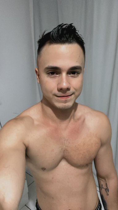 Boa noite cabelinho cortado&hellip; qual a boa do fds? 🔥🥰😈 https://t.co/RKDL9zgHpE
