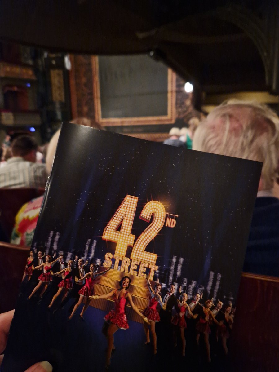I've had such lovely afternoon at @GrandTheatreLS1 watching @42ndsttouruk Great performance, bravo to all involved in this afternoon's performance! 👏👏👏 Now time to grab my tap shoes & Shuffle Off to Buffalo! 🎵 🎶🎵