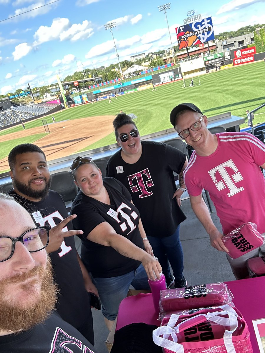 Come hang out at the <a href="/StPaulSaints/">St. Paul Saints</a> game and get some swag!! <a href="/JohnLoughren/">John Loughren</a> <a href="/w_t_denk/">Will Denk</a> <a href="/Mn23King/">Demetrius Elliott</a> <a href="/bradgaboury/">Brad Gaboury</a> <a href="/CodyRasbury/">Cody Rasbury</a>