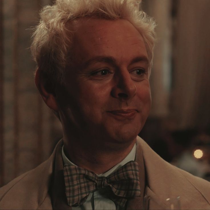 remilious2518's tweet photo. #GoodOmens2 #GoodOmens

Азирафаэль продолжит жить в Раю.
Он будет пытаться сделать мир лучше.
У него будет цель, окружение, поддержка.

Кроули будет ночевать в Бентли.
Он будет винить себя, что сделал что-то не так.
Он будет думать о том, что святая вода - не худший вариант. https://t.co/mYsW9tcwUu