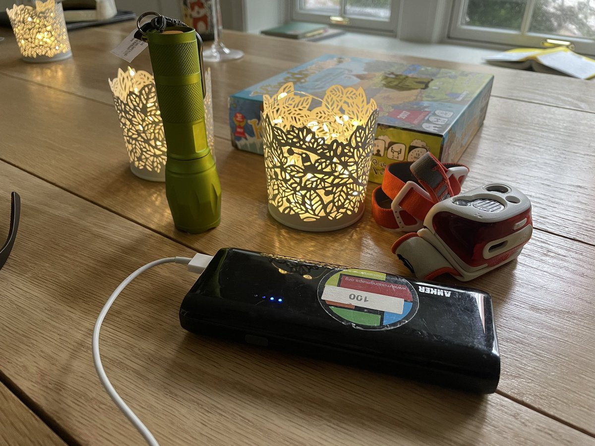 calimapnerd's tweet image. Power is out across the DMV. We busted into our emergency box for flashlights, led candles, charged power banks, and games all while we still have daylight. Be safe out there.