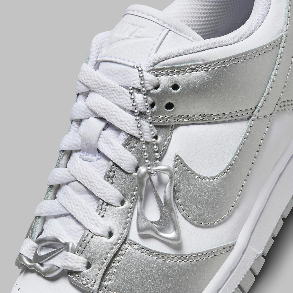 SneakerNews's tweet photo. Molten silver metals inspire this upcoming Nike Dunk Low 🛠️ https://t.co/PpdeCifsCE