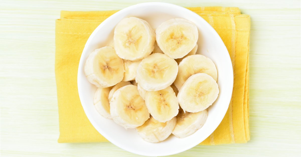 WebMD's tweet photo. Blood pressure on the rise from a sodium surge? Curb it by biting into a banana. They’re packed with potassium, which can ease the effects of a sodium-high diet and help level out blood pressure. https://t.co/PxeqSNaRDW https://t.co/frEGHF9Hdu