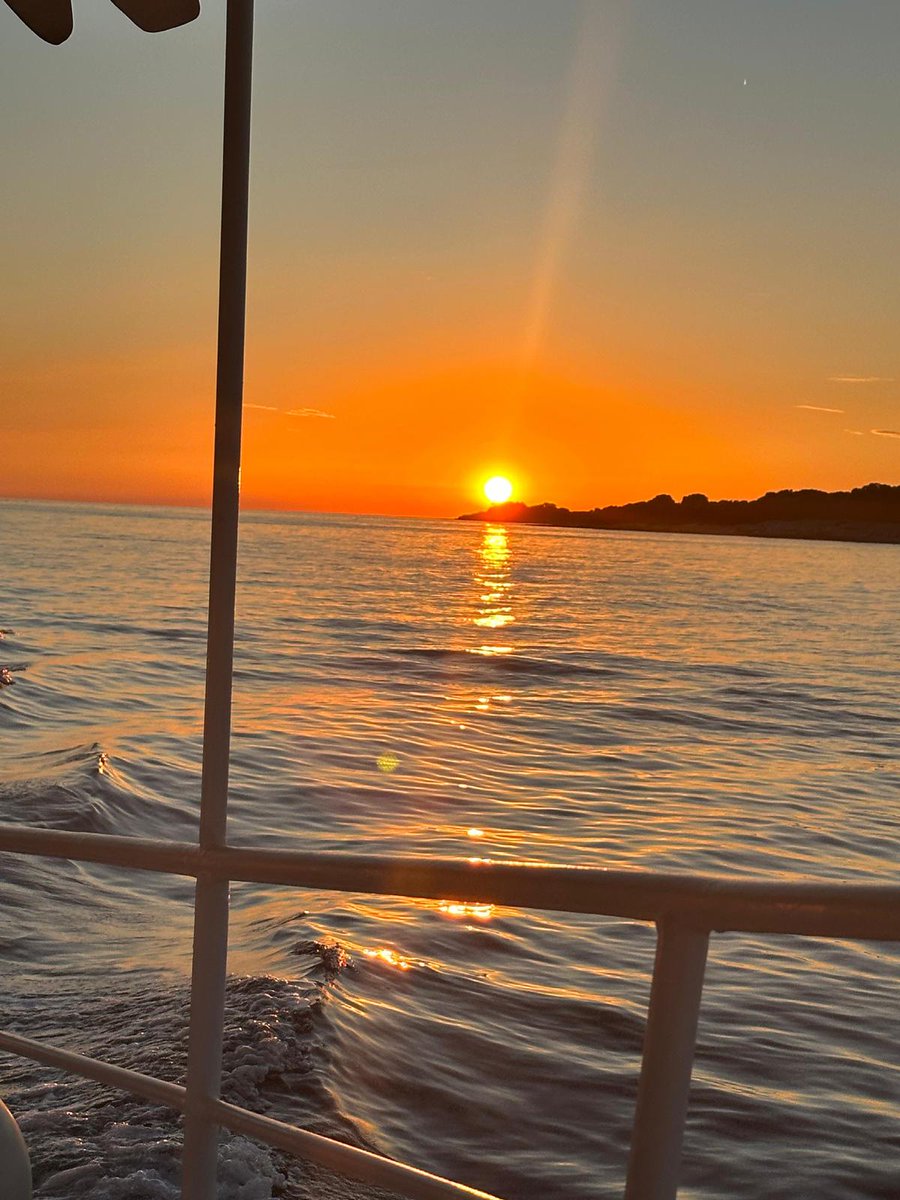 Crystaa_x's tweet photo. @aylinhln Den Sonnenënnergang wou ech haat zu Kroatien🤭🥰 https://t.co/XbQg3Qvpkh