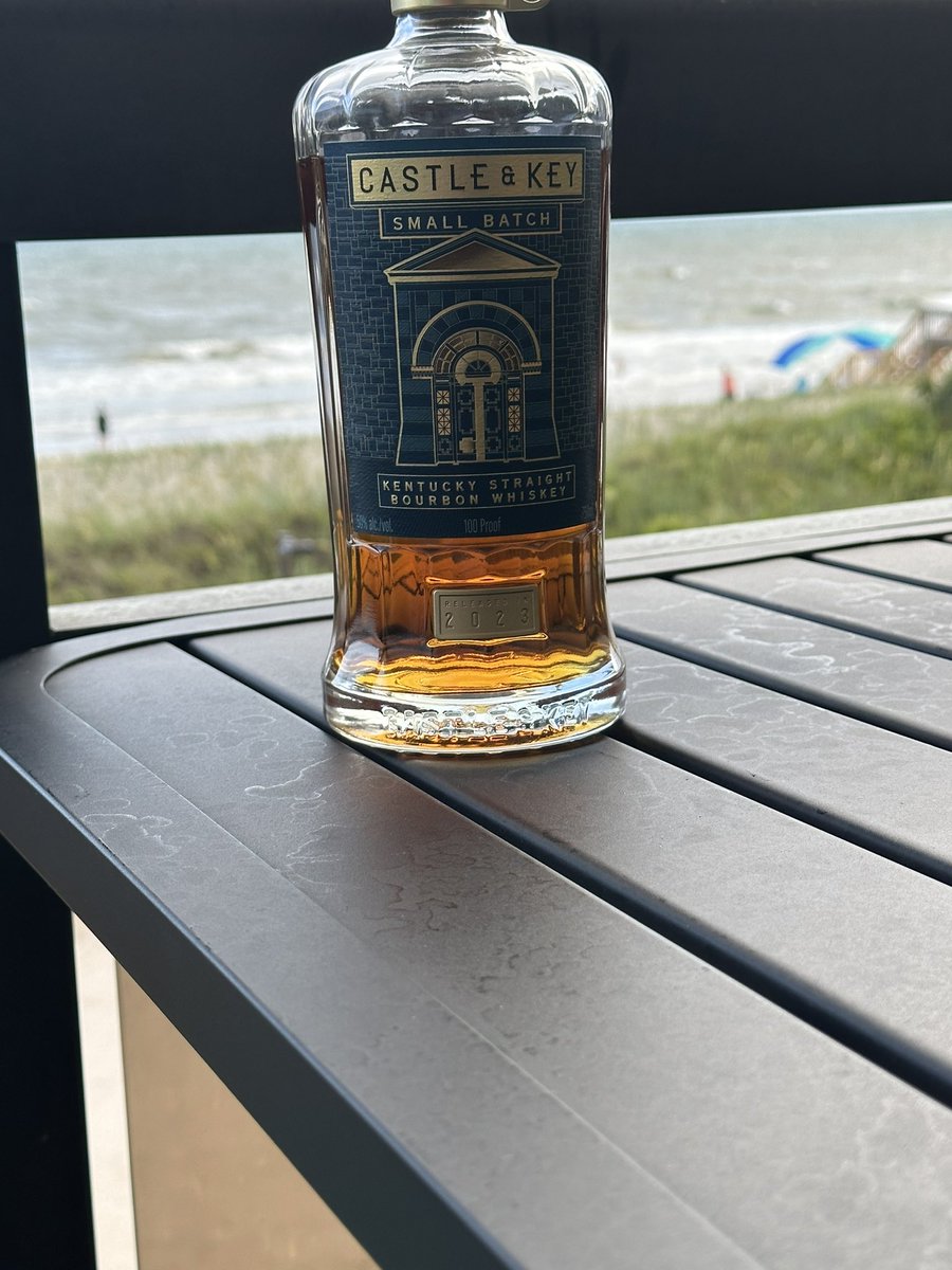 Danny_T_1453's tweet photo. @castleandkey nothing like a little small batch sitting on the ocean https://t.co/mIgTCFx0Yp