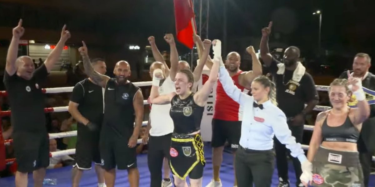 SandroGimenez28's tweet image. Un despojo más y van... Que le hace una mancha más al tigre! Al #boxeo le queda poca credibilidad para seguir perdiendo. Soledad Matthysse "perdió" por puntos con una púgil turca de 4 peleas, que no dio el peso, por el título vacante #superpluma de la #WFPB (?) #Box #Boxing