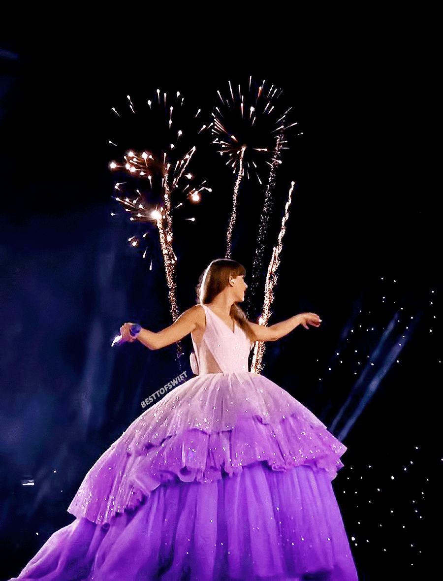 besttofswift's tweet photo. can you feel this magic in the air? ✨ https://t.co/cLMN9jufpA