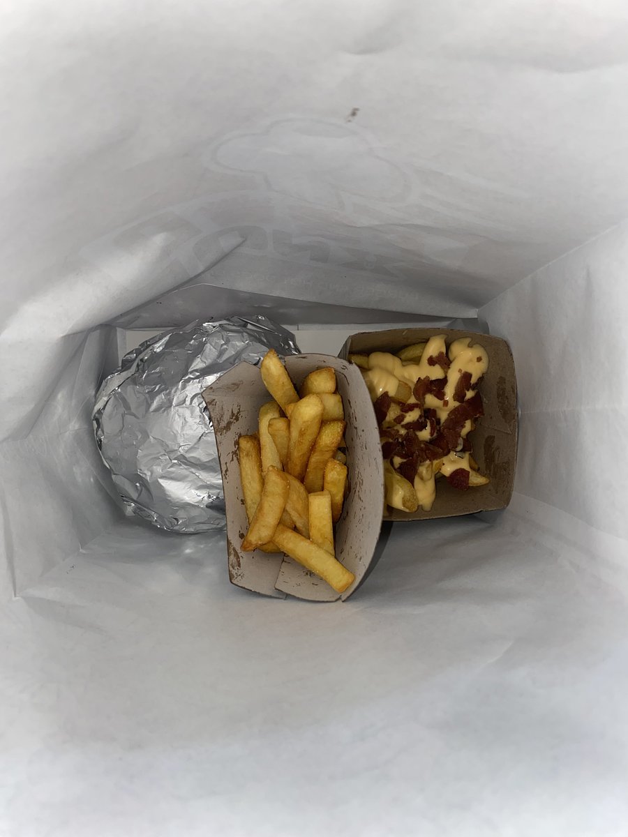 foodxno's tweet photo. Pedidos saliendo 🍔😍 https://t.co/RSB4GgDZx0