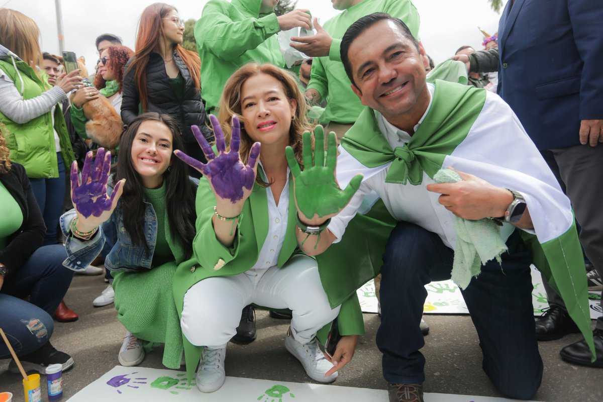John_Carrero's tweet photo. ¡Oficialmente, soy candidato a la alcaldía de tunja! ✍🏼🌻💚

Gracias a todos los que creen en este sueño y que contribuyen con sus ideas a fortalecer una propuesta que es de todos y que nos convierte en un gran equipo. 💚🤍💚

Este camino lo construiremos entre todos. 💪🏼🌻💚 https://t.co/F0uQ2h6byO