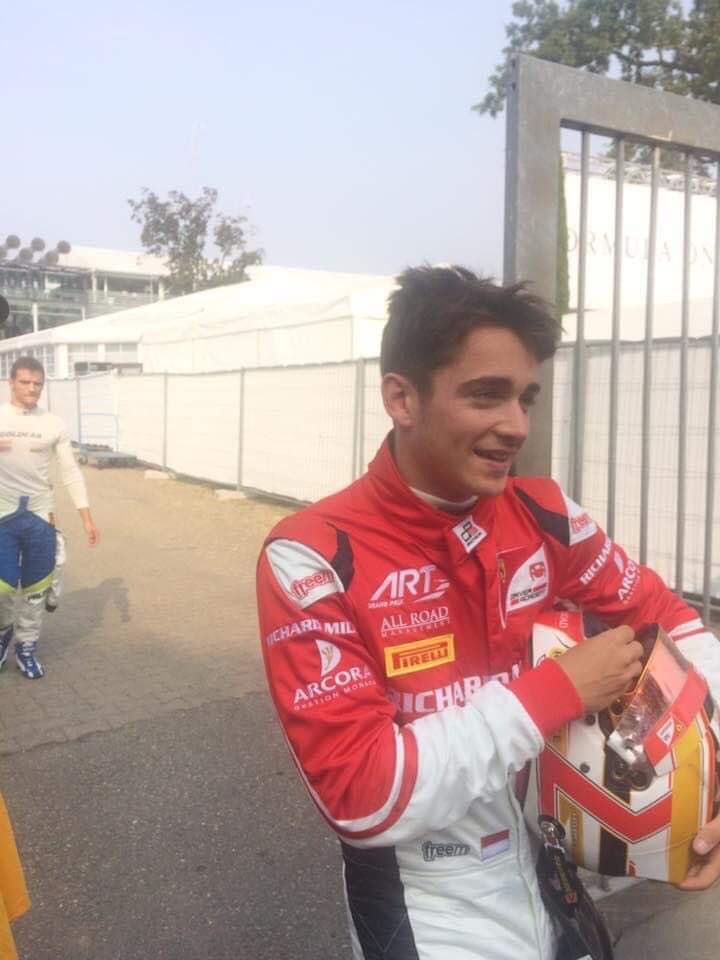 FanCanadienMtl's tweet photo. Oui on vieilli les bons moments reste à une époque j’ai pu profiter des gens qui j’ai pu voir et c’étaient où personne le connaissait @Charles_Leclerc oui 👏 merci que des bons moments
#charlesleclerc #CH16 #F1 #FIA https://t.co/vubCGsXwuD