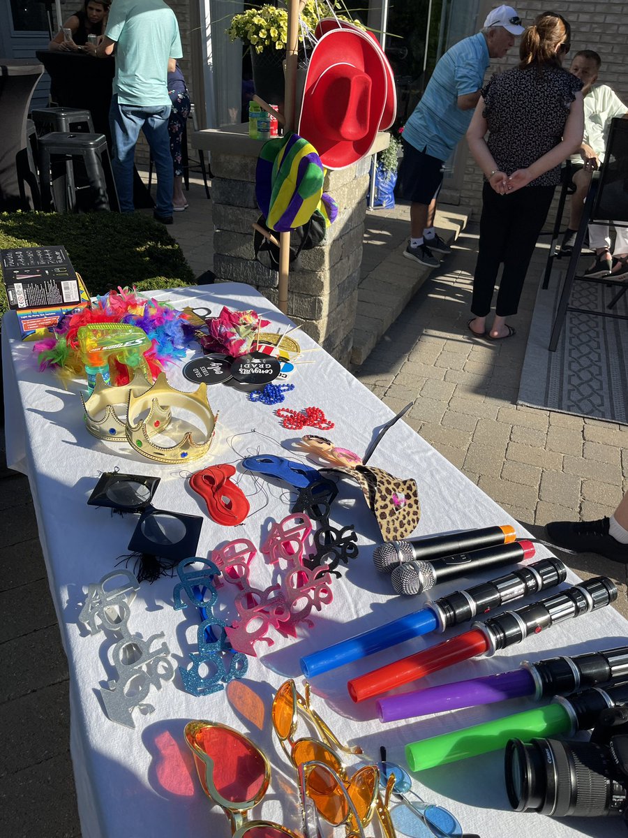 connectedgeek's tweet photo. #Connected360 at a graduation party!! @connectedgeek https://t.co/PXyT4Li2q3