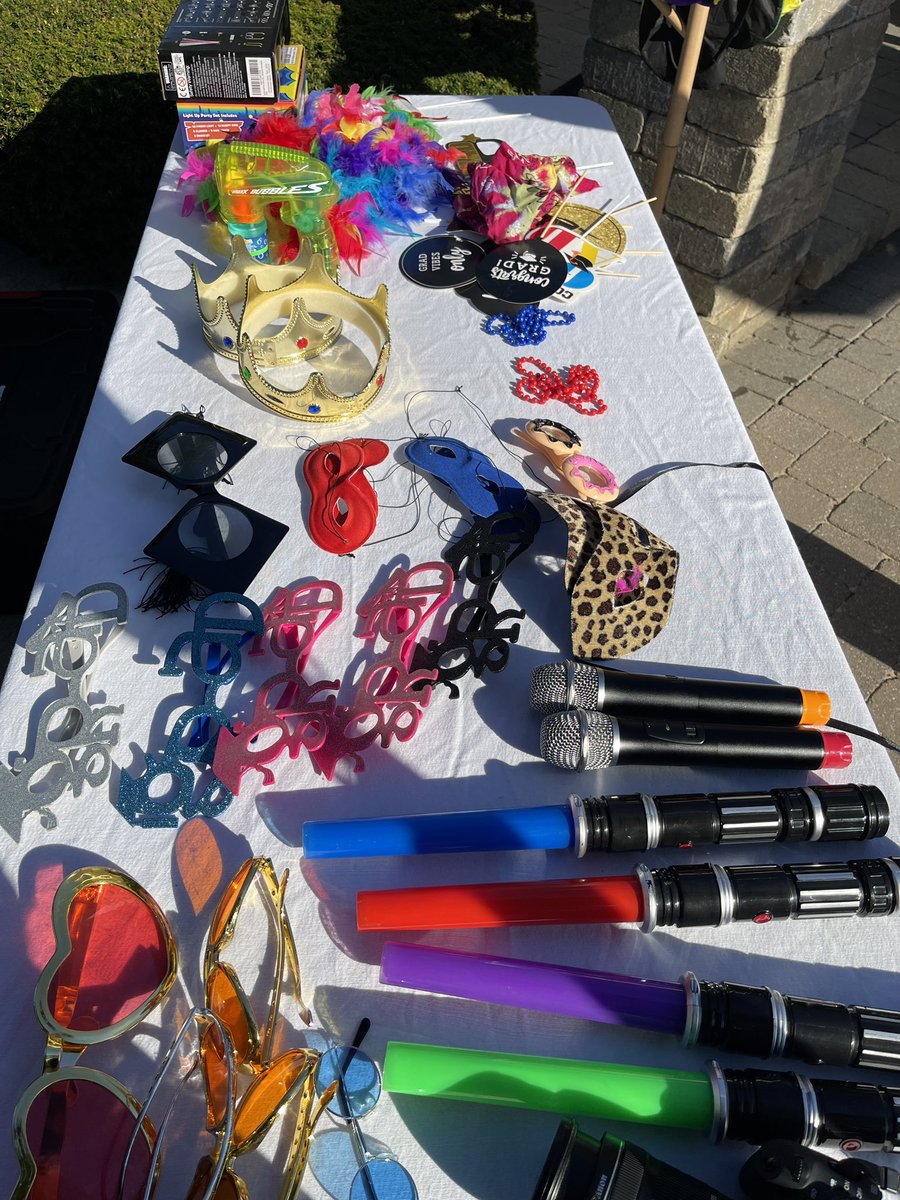 connectedgeek's tweet photo. #Connected360 at a graduation party!! @connectedgeek https://t.co/PXyT4Li2q3