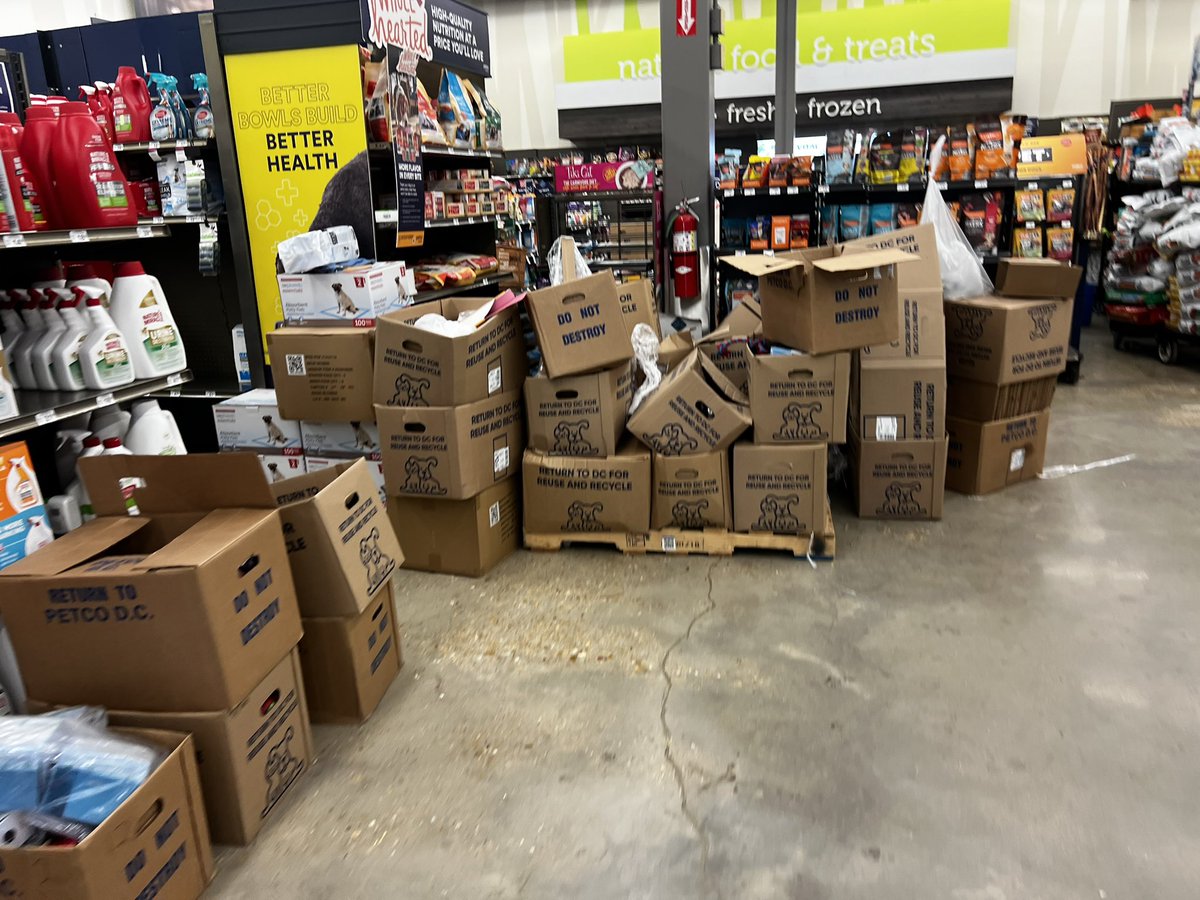 jpdl_us's tweet photo. I forwarded these photos as well as many others to @petco in addition to the city code enforcement, fire marshal, and county health department https://t.co/xDdUk67bHK