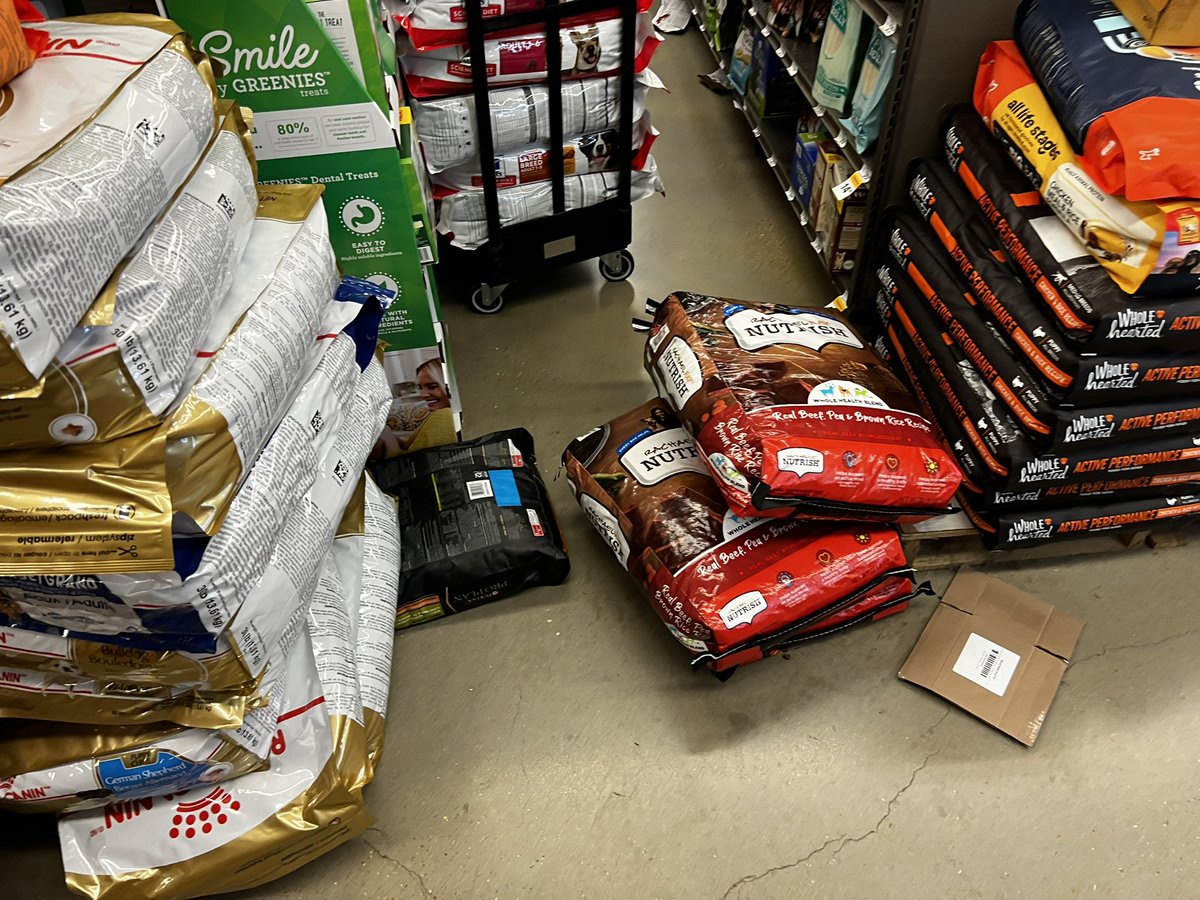 jpdl_us's tweet photo. I forwarded these photos as well as many others to @petco in addition to the city code enforcement, fire marshal, and county health department https://t.co/xDdUk67bHK