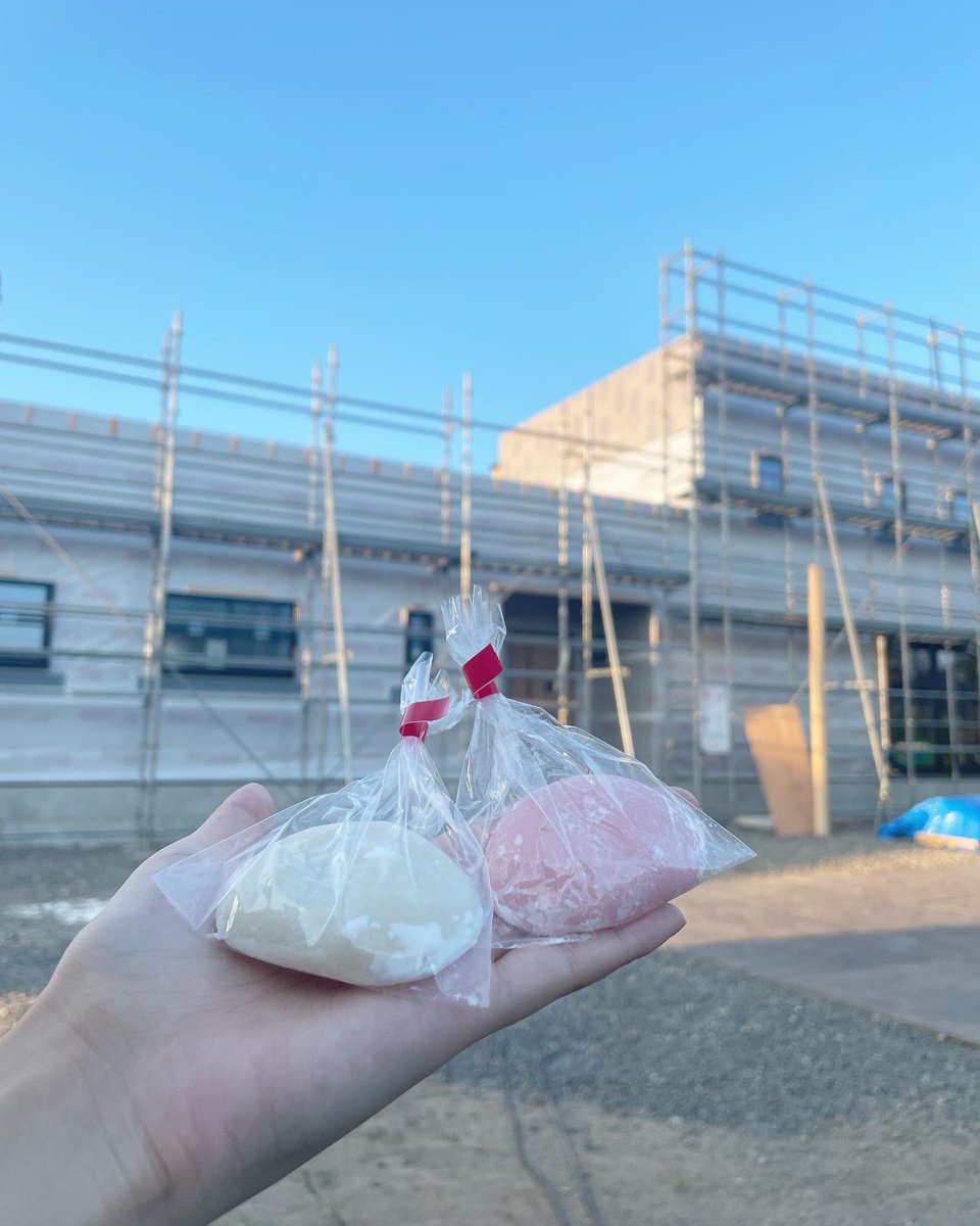 _runa21's tweet photo. 無事に上棟式を迎えれることができました。お忙しい中起こし頂きありがとうございます
来て下さり本当に嬉しかったです。 https://t.co/zcHWojpQtc