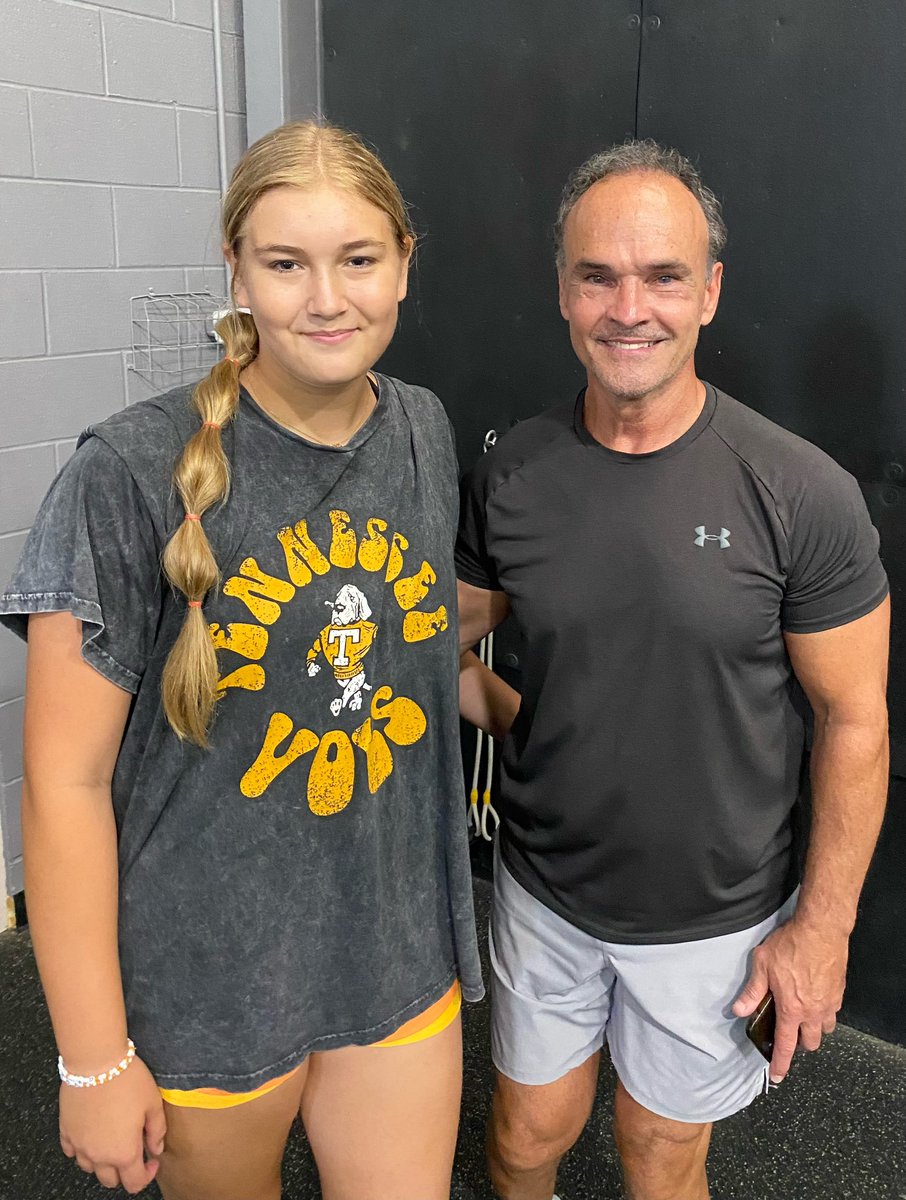 Lauren19Estes's tweet photo. Great day in Tennessee with Marty Renfroe. #softballpitcher #pretourneyworkout #spindoctor #useyourlegs https://t.co/A4ywzUxcwC